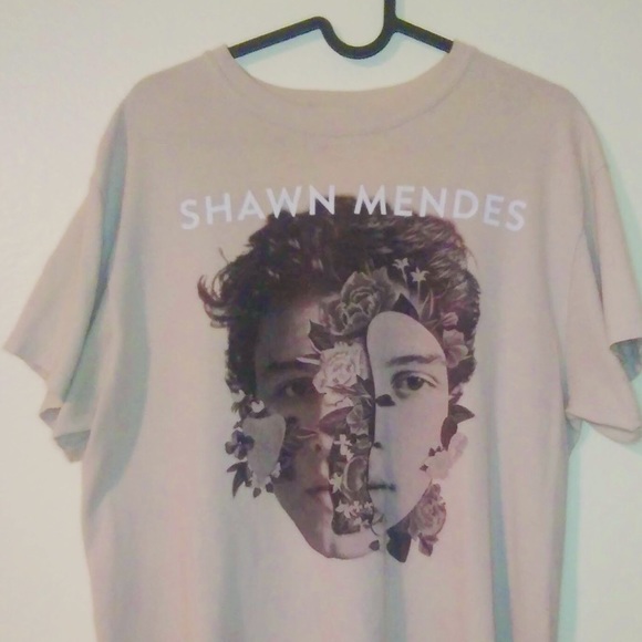 Hot Topic Tops - Shawn Mendes T-shirt